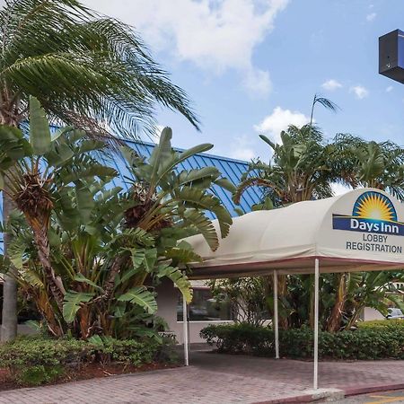 Days Inn By Wyndham West Palm Beach Buitenkant foto