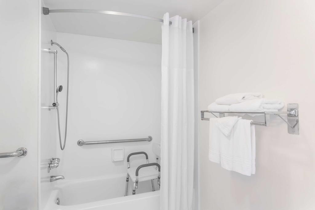 Days Inn By Wyndham West Palm Beach Buitenkant foto