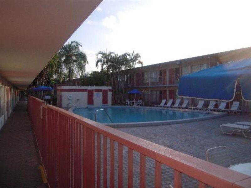 Days Inn By Wyndham West Palm Beach Buitenkant foto