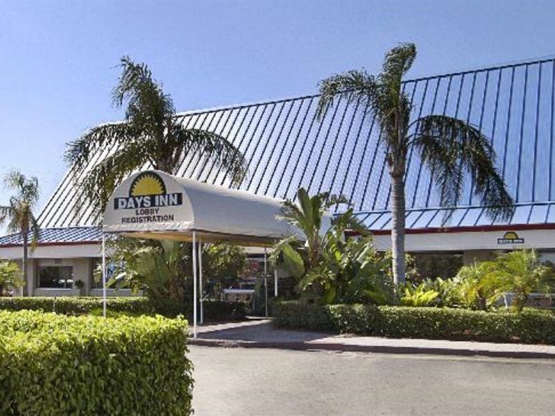 Days Inn By Wyndham West Palm Beach Buitenkant foto
