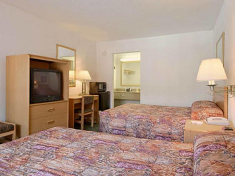 Days Inn By Wyndham West Palm Beach Buitenkant foto