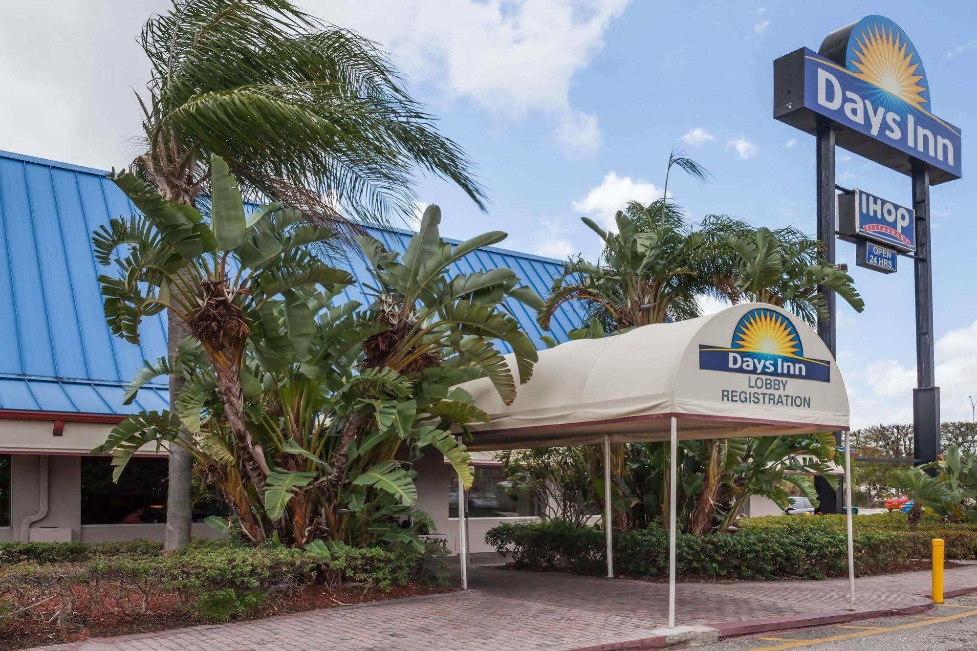 Days Inn By Wyndham West Palm Beach Buitenkant foto