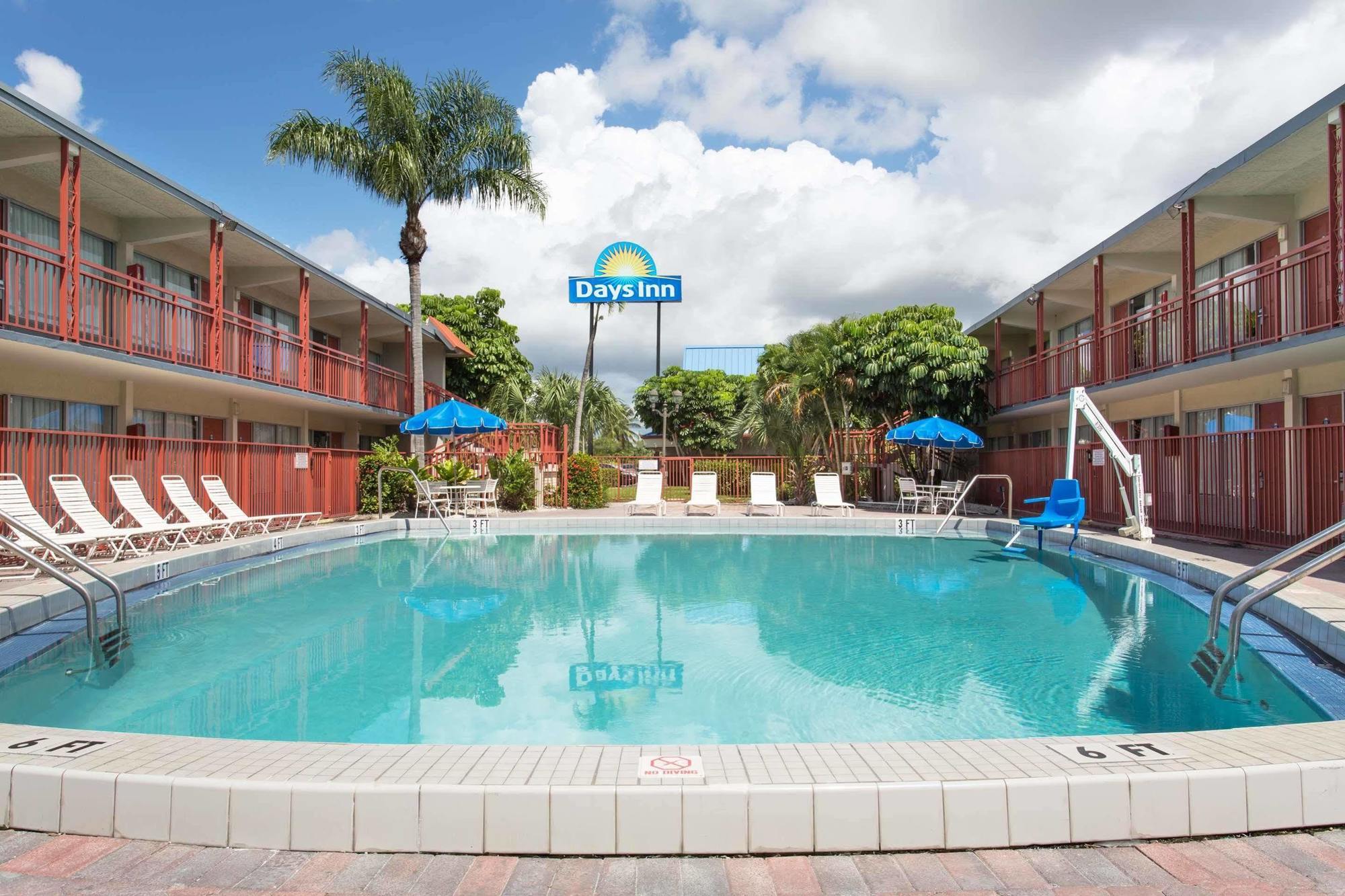 Days Inn By Wyndham West Palm Beach Buitenkant foto
